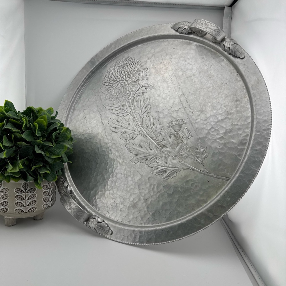 Decorative Hammered Chrysanthemum aluminum Tray, Round, 18.5” Diameter